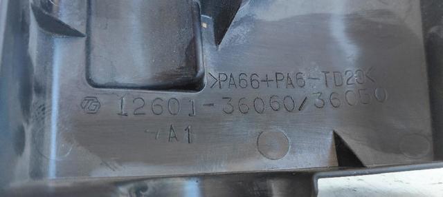TOYOTA 1260136060 Крышка мотора декоративная в наличии Павлоград