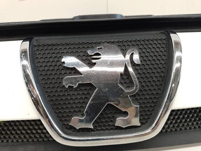1304703070 PEUGEOT Решетка радиатора купить в Ирпень