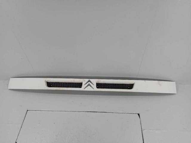 Grelha do radiador 1305094080 PEUGEOT