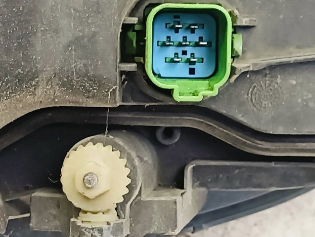 FORD 1305239177 Фара правая в наличии Павлоград