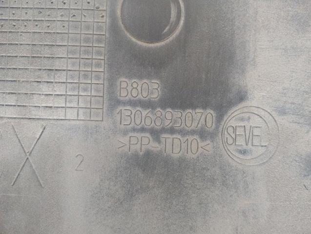 FIAT 1306893070 Накладка стойки кузова внешняя центральная правая в наличии Черновцы