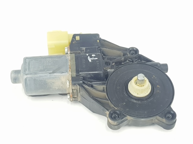 Motor de acionamento de vidro da porta dianteira 130822782 Land Rover