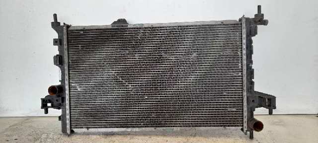 Radiador de esfriamento de motor 13100381 OPEL