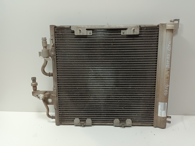 Condensador / radiador de ar condicionado para Opel Astra H GTC 1.6 (L08) Z16XEP 13129195