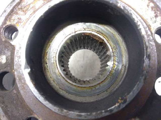 OPEL 13136697 Цапфа (поворотный кулак) передний правый в наличии Ровно