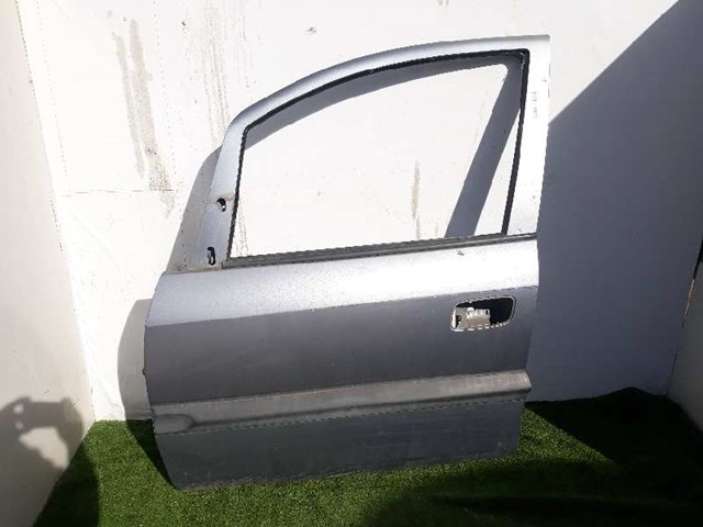 Porta dianteira esquerda para Opel Zafira Elegance Y22DTR 13189979