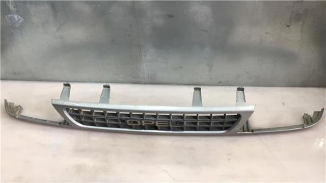 OPEL 1320043 Решетка радиатора в наличии Чернигов
