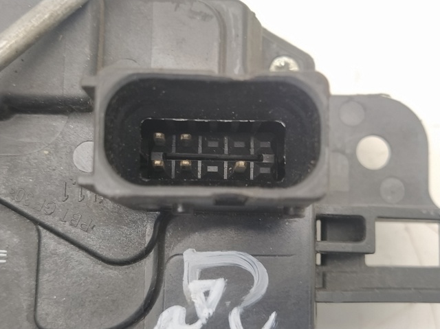 Fecho da porta dianteira esquerda Opel Astra L35