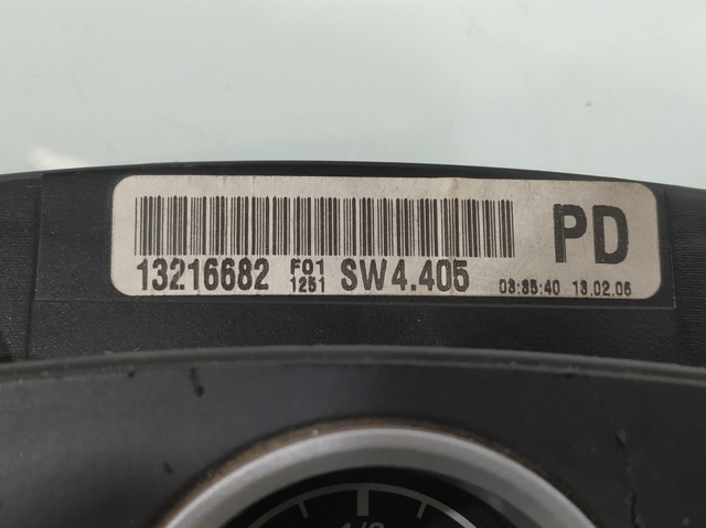 OPEL 13216682 Панель приборов в наличии Чернигов