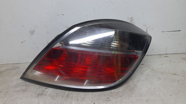 Lanterna traseira direita para Opel Astra H 1.7 CDTI (L48) Z17DTH 13222325
