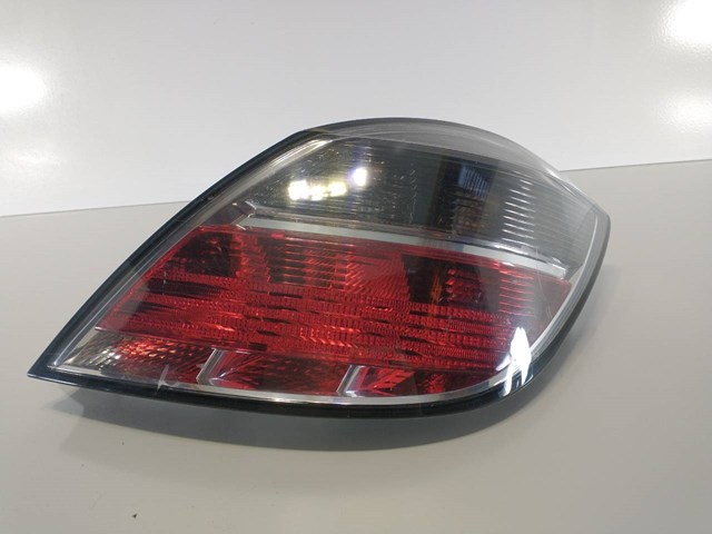 Luz traseira direita para Opel Astra H (A04) (2004-2010) 1.9 CDTI (L48) Z19DTH 13222325