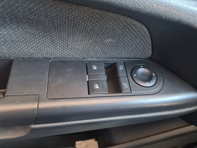 Controle da janela frontal esquerda para Opel Astra H 1.8 (L48) Z18XE 13228879