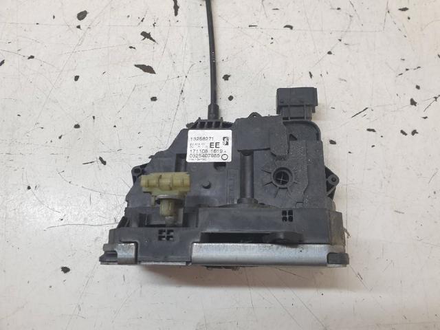 Fecho da porta dianteira esquerda 13258271 OPEL