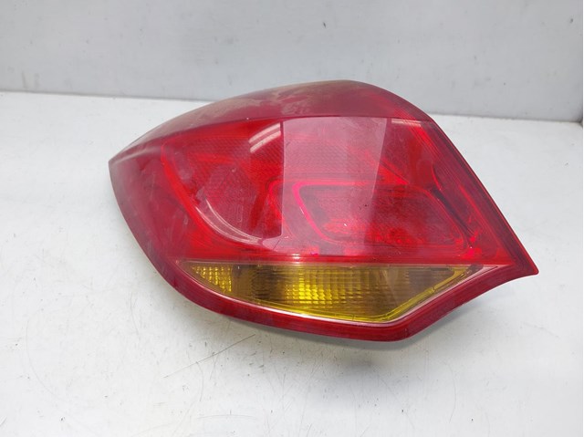 Luz traseira esquerda para Opel Astra J 1.6 (68) A16XER 13306453