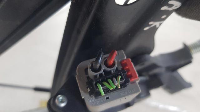 Mecanismo de acionamento de vidro da porta dianteira esquerda Opel Astra