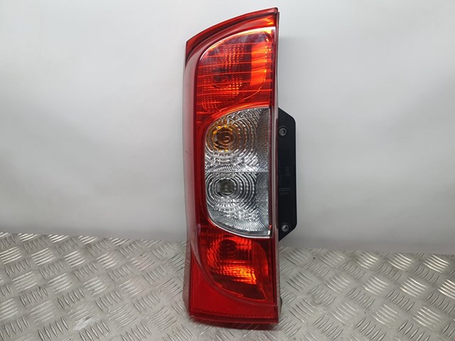 Lanterna traseira esquerda para Peugeot Bipper Tepee 1.4 HDI 8HS (DV4TED) 01353206080E