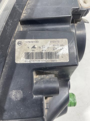 PEUGEOT 1375097080 Правая фара в наличии Ровно