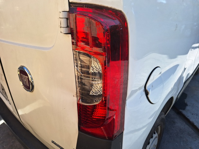 Lâmpada traseira esquerda para Fiat Fiorino Estate Van/Station Wagon 1.3 D Multijet 199A9000 1391431080