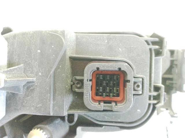 FORD 1435622 Фара правая в наличии Винница