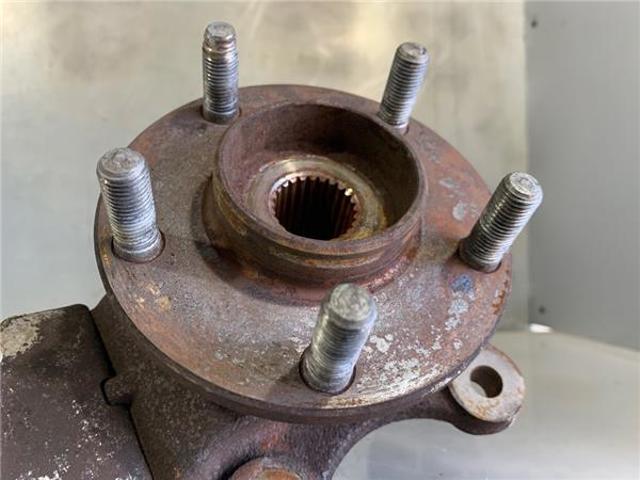 FORD 1439601 Цапфа передняя правая в наличии Ровно