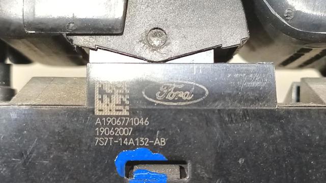 FORD 1467191 Кнопочный блок управления стеклоподъемником передний левый в наличии Кривой Рог