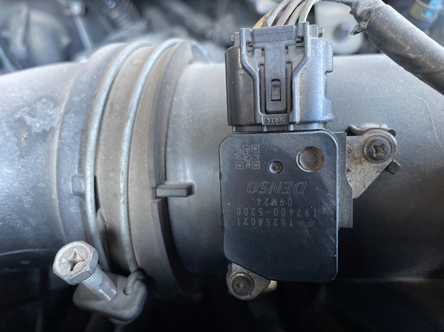 1525A021 Датчик потока (расхода) воздуха, расходомер M.A.F. - (Mass Airflow) купить Каменское