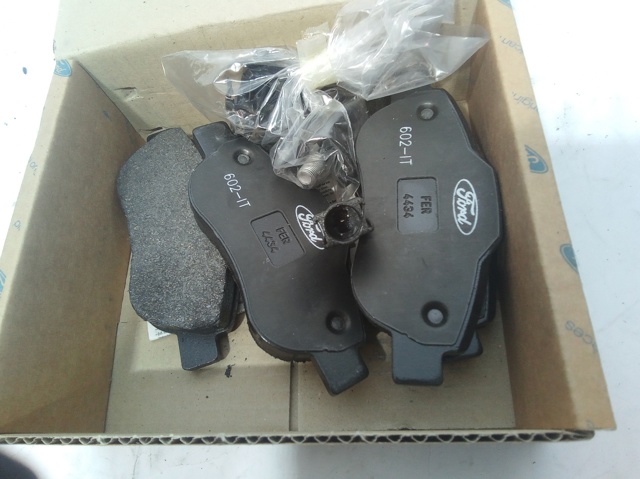 FORD 1559697 Колодки тормозные передние дисковые в наличии Харьков