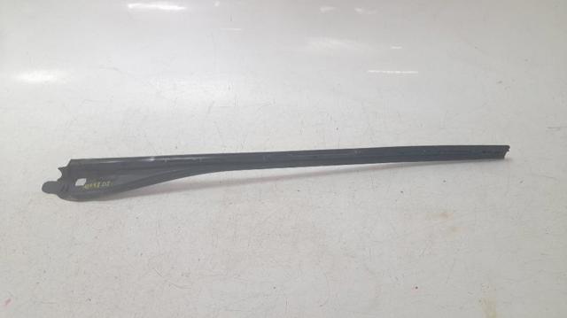 A1566901700 MERCEDES Молдинг лобового стекла левый купить в Киев