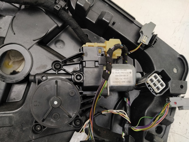 Mecanismo de acionamento de vidro da porta dianteira esquerda 1633102 FORD