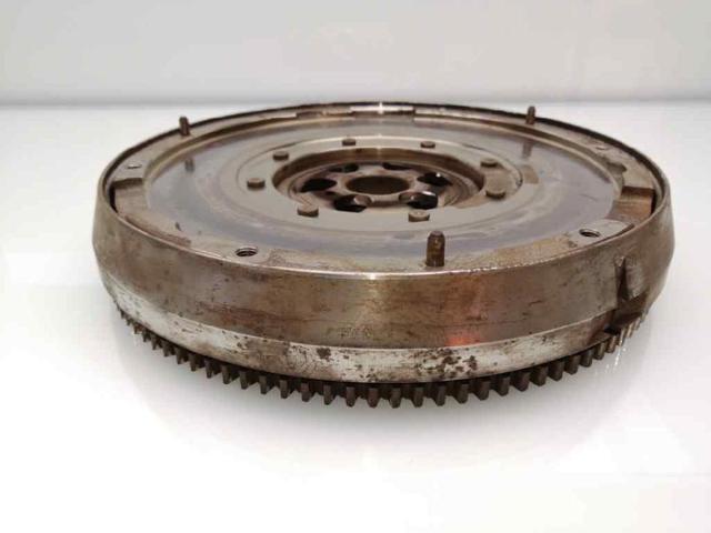 Volante de motor 1669556 FORD