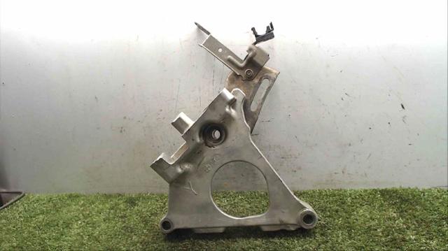 16811EQ400 NISSAN Кронштейн топливного насоса ТНВД купить в Николаев