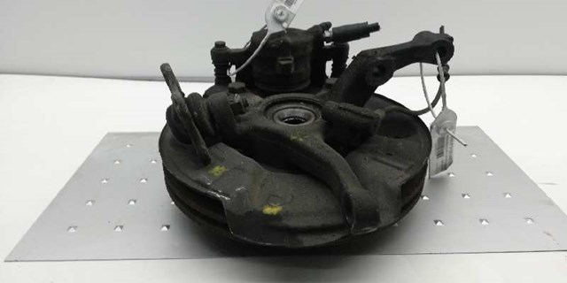 MERCEDES 1683301720 Цапфа (поворотный кулак) передний правый в наличии Львов