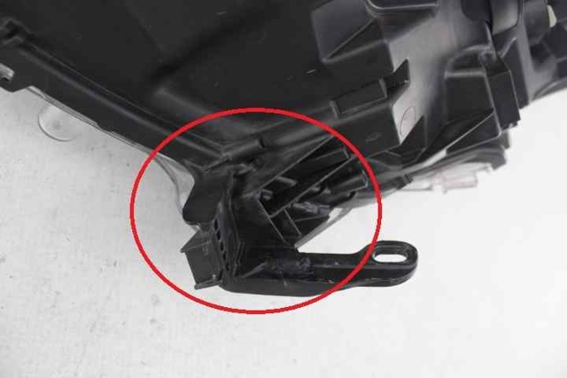 PEUGEOT 1685352780 Правая фара в наличии Харьков