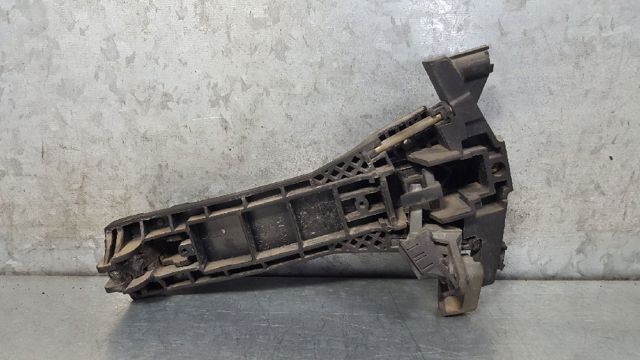 MERCEDES A1687601634 Держатель наружной ручки двери передней правой в наличии Днепр