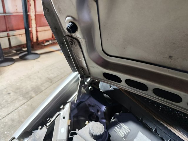 1688800228 MERCEDES Петля капота правая купить в Ужгород