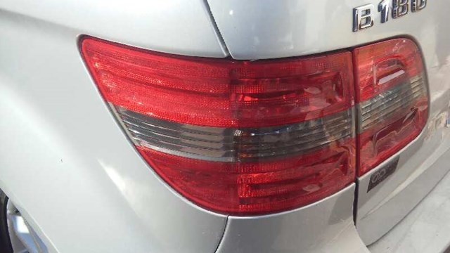 Lanterna traseira esquerda externa 1698202164 Mercedes