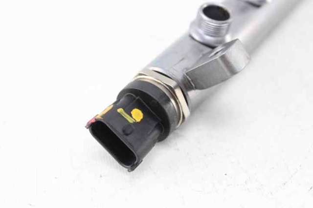 175216420R MERCEDES Распределитель топлива (рампа) купить в Ужгород