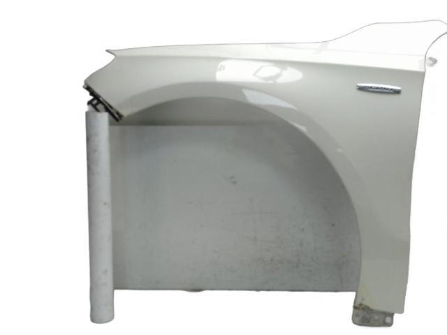 Pára-lama dianteiro esquerdo 1768810101 MERCEDES