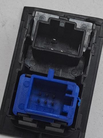 VAG 17A953509A Кнопка аварийки в наличии Украина