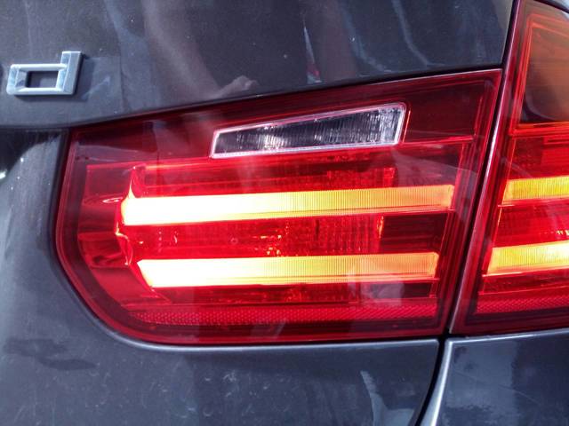 Luz traseira interna esquerda para BMW 3 318 D N47D20C 18361112