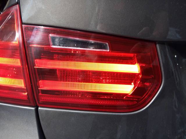 Luz traseira interna esquerda para BMW 3 318 D N47D20C 18361112