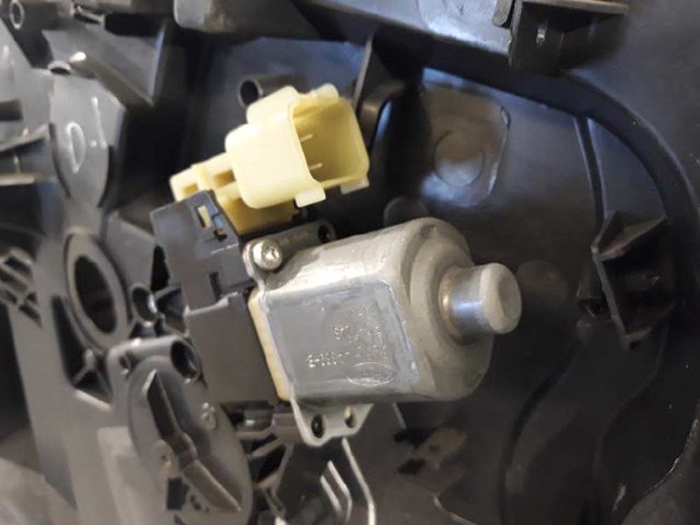 1837993 Стеклоподъемник передней правой двери купить Черкассы