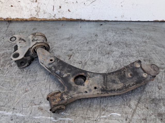 FORD 1866068 Рычаг передней подвески нижний правый в наличии Ровно