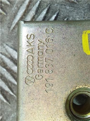 VAG 191837016C Замок передней правой двери в наличии Ровно