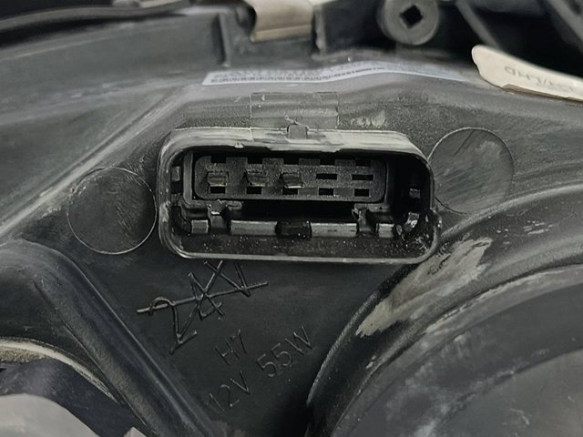 NISSAN 1EJ23801001 Левая фара в наличии Черкассы