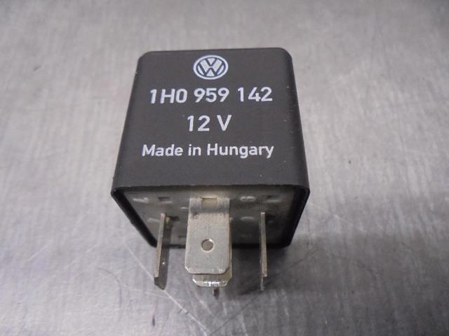 VAG 1H0959142 Лобовое стекло в наличии Черкассы