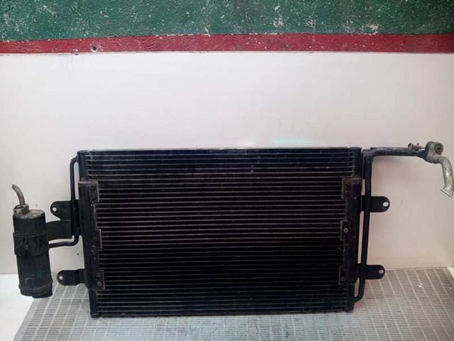 Condensador / radiador  aire acondicionado para volkswagen golf iv 1.6 akl 1J0820411B