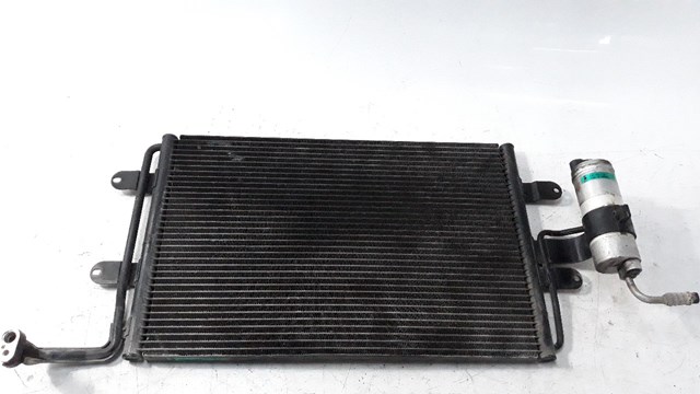 Condensador / radiador de ar condicionado para volkswagen golf iv 1.6 akl 1J0820411D