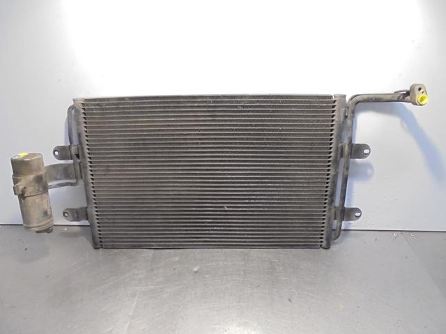 Condensador / radiador de ar condicionado para volkswagen golf iv 1.6 akl 1J0820411D