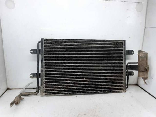 Condensador / radiador  aire acondicionado para volkswagen golf iv 1.6 16v azd 1J0820413N